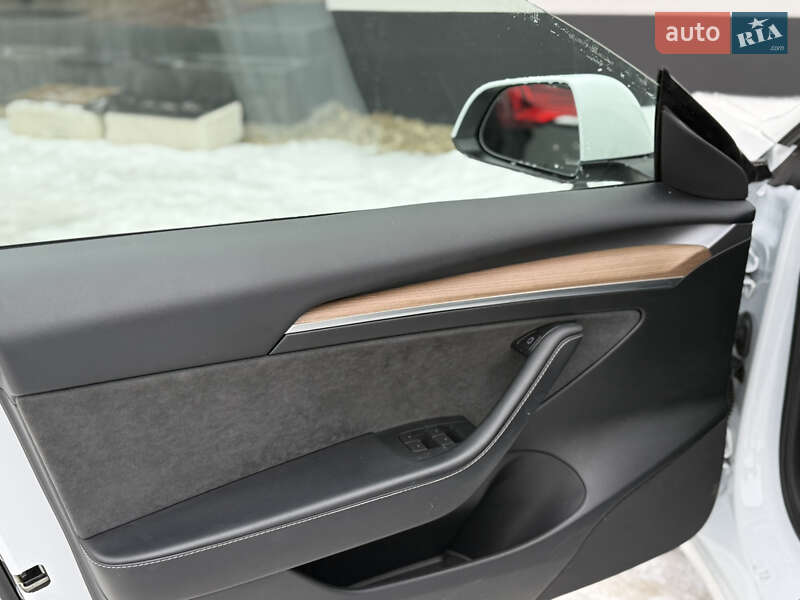 Седан Tesla Model 3 2023 в Стрые