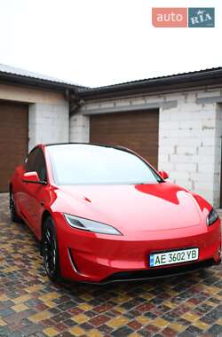 Седан Tesla Model 3 2024 в Днепре