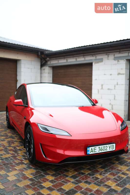 Седан Tesla Model 3 2024 в Днепре