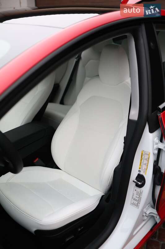 Седан Tesla Model 3 2024 в Днепре