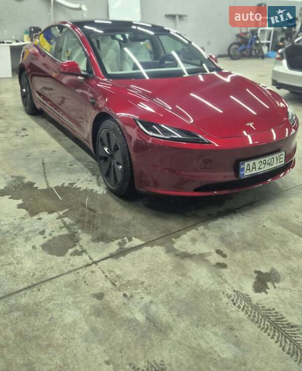 Седан Tesla Model 3 2024 в Києві