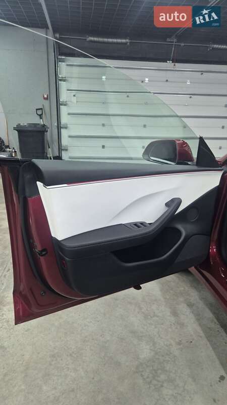 Седан Tesla Model 3 2024 в Києві