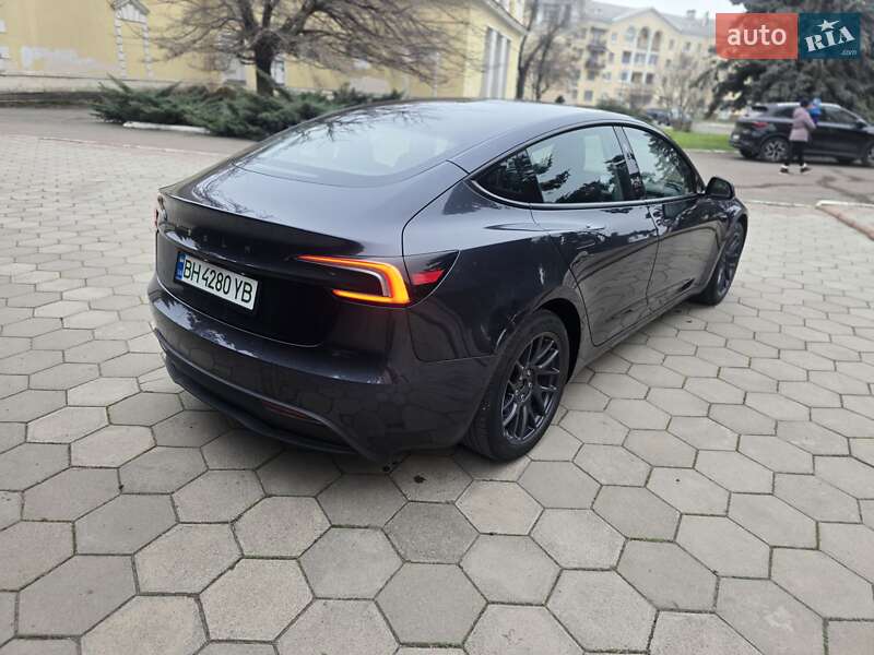 Седан Tesla Model 3 2024 в Одессе