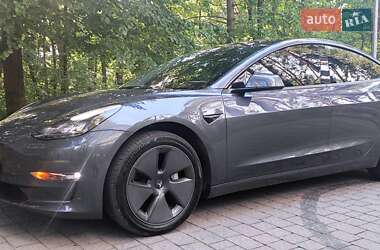 Седан Tesla Model 3 2023 в Львове
