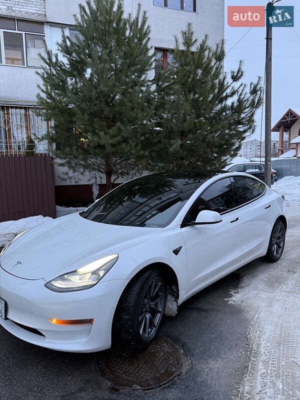 Седан Tesla Model 3 2021 в Львове