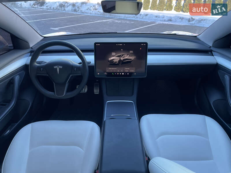 Седан Tesla Model 3 2023 в Луцке