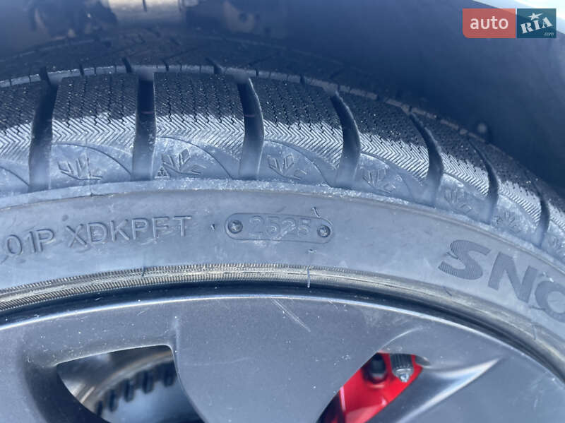 Седан Tesla Model 3 2023 в Луцке