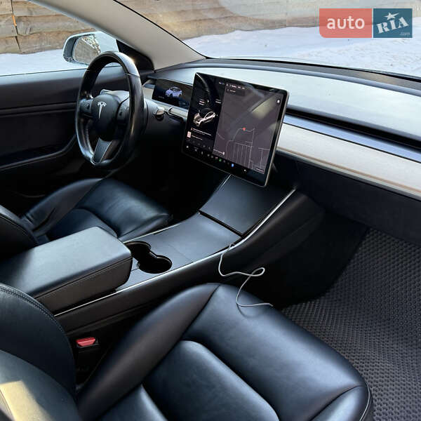 Седан Tesla Model 3 2018 в Києві