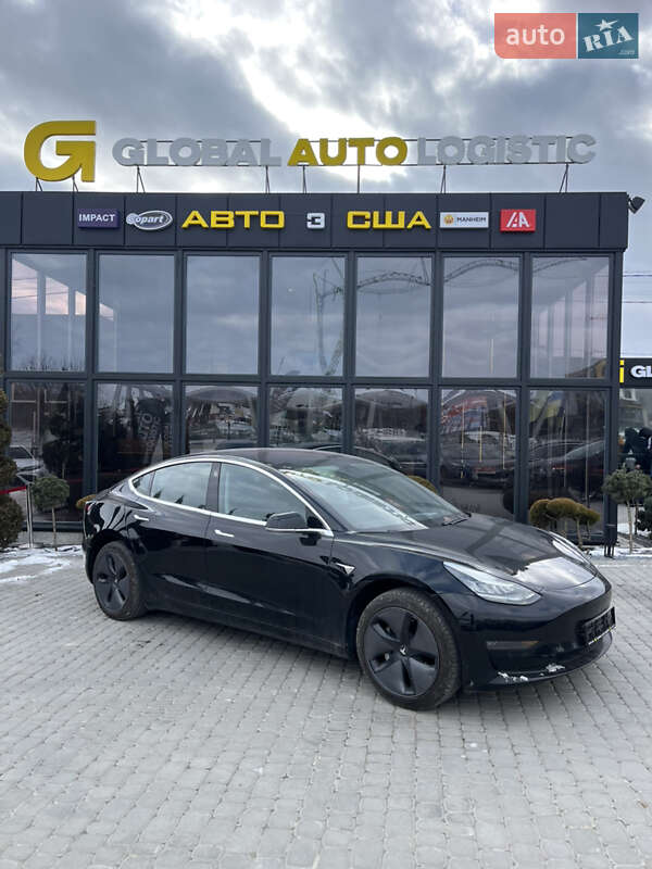 Седан Tesla Model 3 2018 в Львове