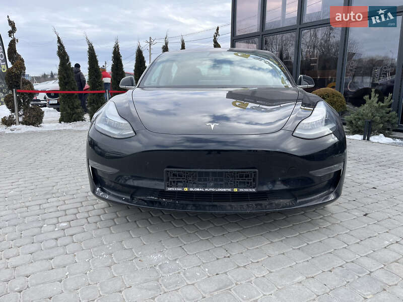 Седан Tesla Model 3 2018 в Львове