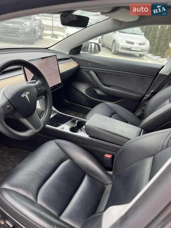 Седан Tesla Model 3 2018 в Львове