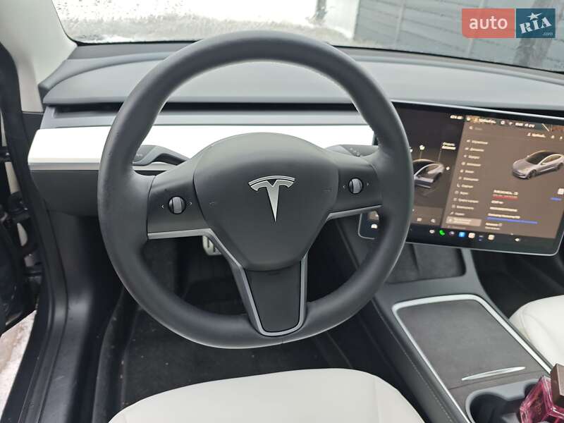 Седан Tesla Model 3 2022 в Черкасах