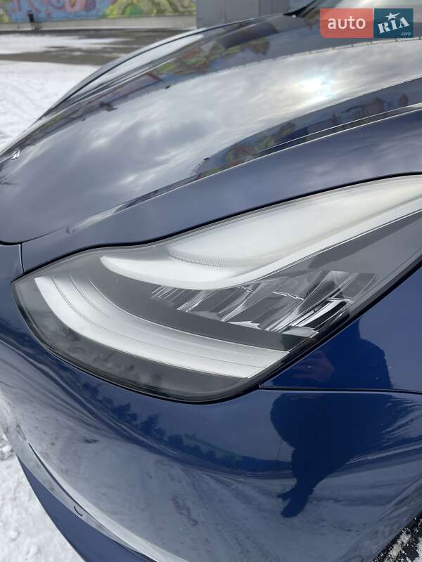 Седан Tesla Model 3 2019 в Одесі