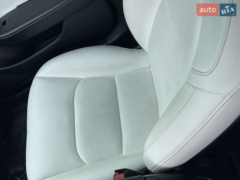 Седан Tesla Model 3 2019 в Одесі