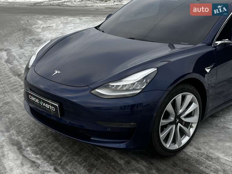 Седан Tesla Model 3 2018 в Львове