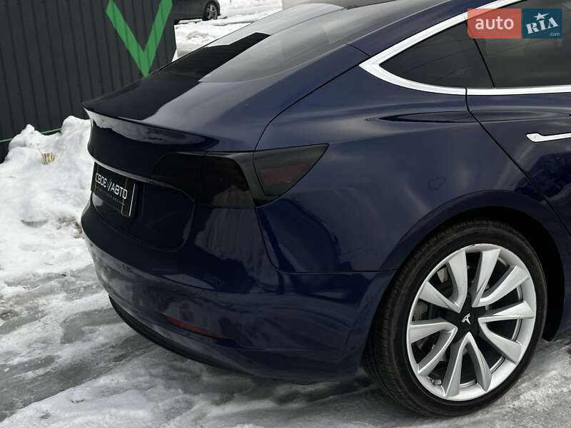 Седан Tesla Model 3 2018 в Львове