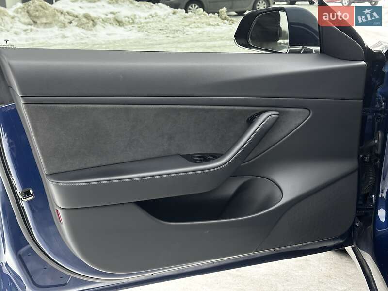 Седан Tesla Model 3 2018 в Львове