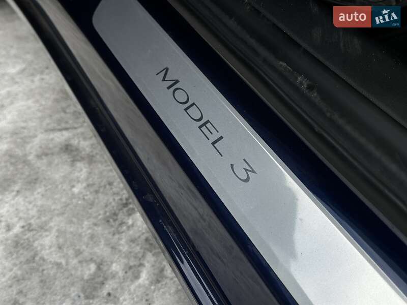 Седан Tesla Model 3 2018 в Львове