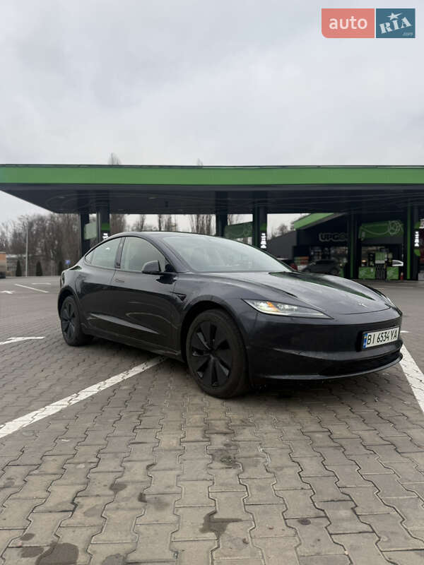 Седан Tesla Model 3 2024 в Кременчуці