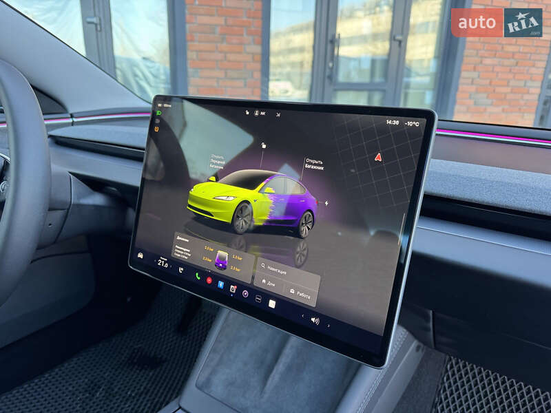Седан Tesla Model 3 2024 в Кременчуці