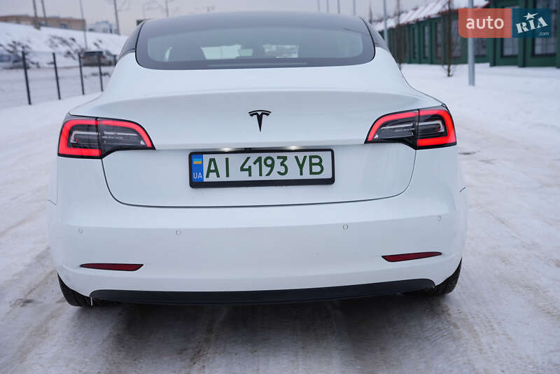 Седан Tesla Model 3 2020 в Києві