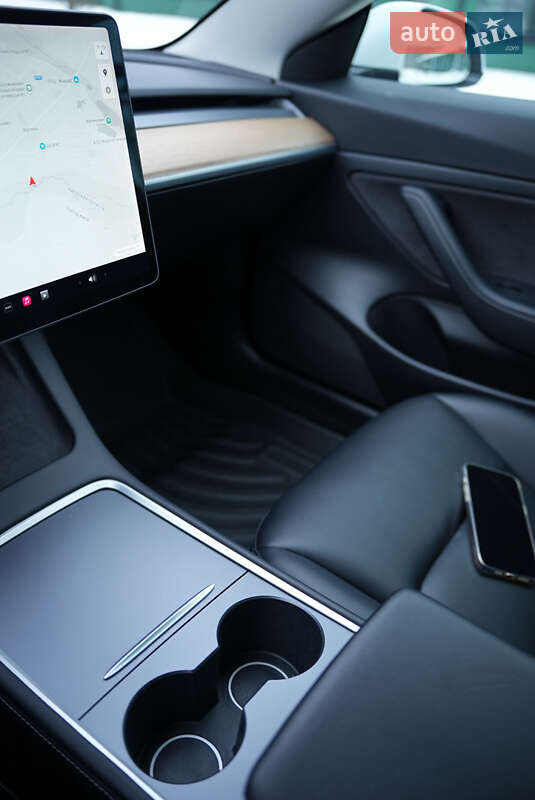 Седан Tesla Model 3 2020 в Києві