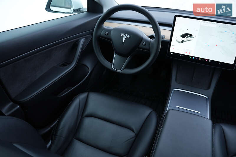 Седан Tesla Model 3 2020 в Києві