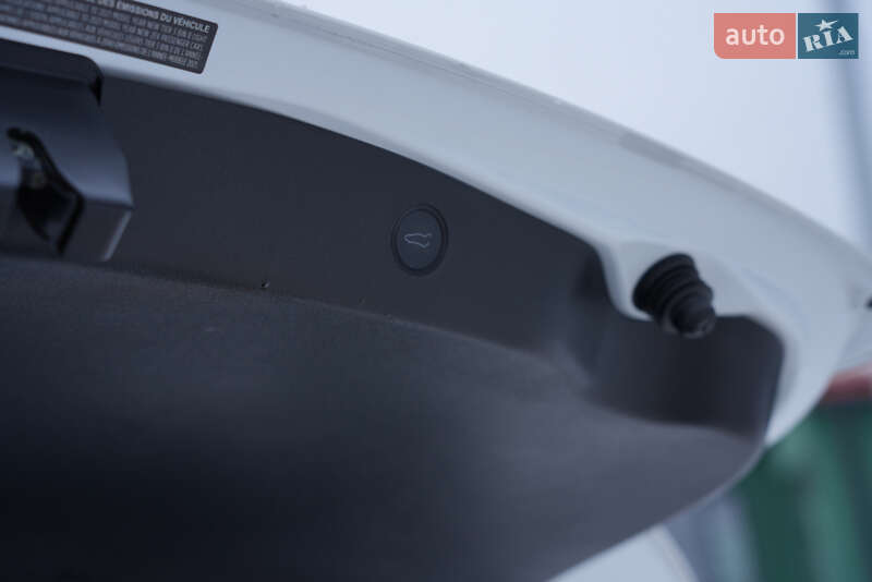 Седан Tesla Model 3 2020 в Києві