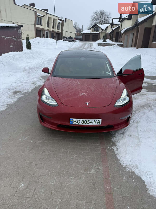 Седан Tesla Model 3 2022 в Тернополі
