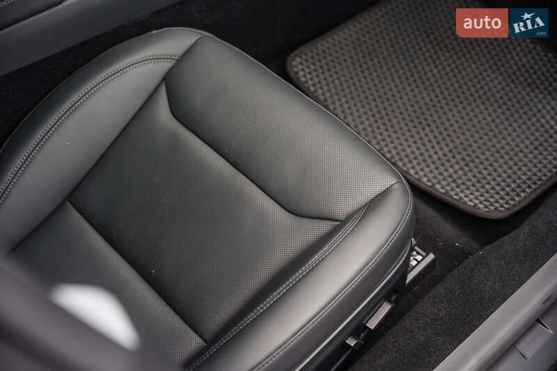 Седан Tesla Model 3 2025 в Києві фото 44 Седан Tesla Model 3 2025 в Києві