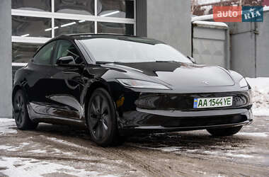 Седан Tesla Model 3 2025 в Киеве