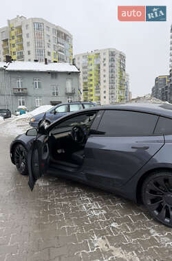 Седан Tesla Model 3 2023 в Львове