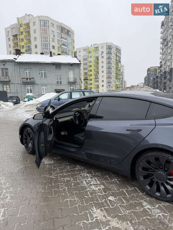 Седан Tesla Model 3 2023 в Львове