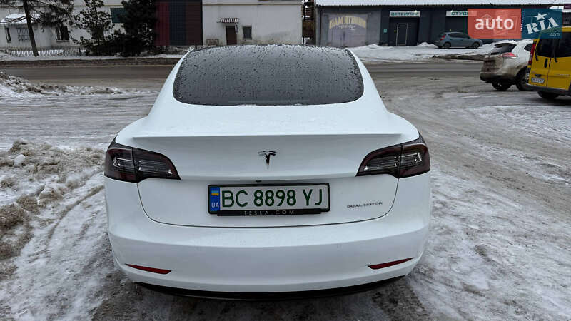 Седан Tesla Model 3 2018 в Шептицькому