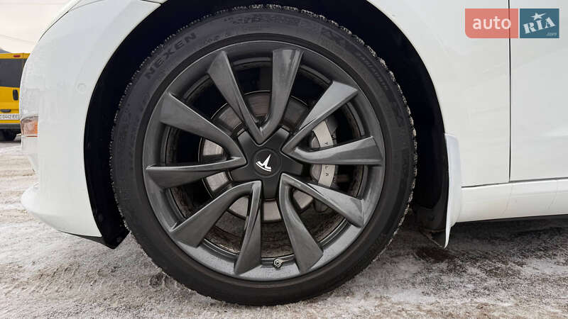 Седан Tesla Model 3 2018 в Шептицькому