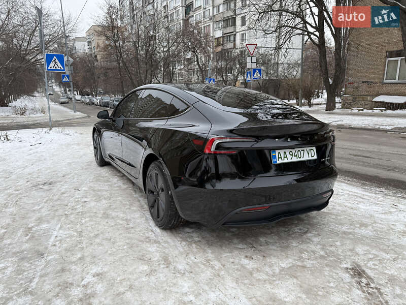 Седан Tesla Model 3 2024 в Києві