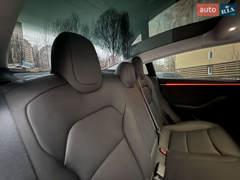 Седан Tesla Model 3 2024 в Києві