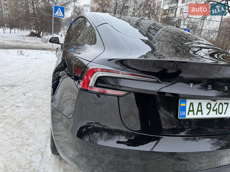 Седан Tesla Model 3 2024 в Києві