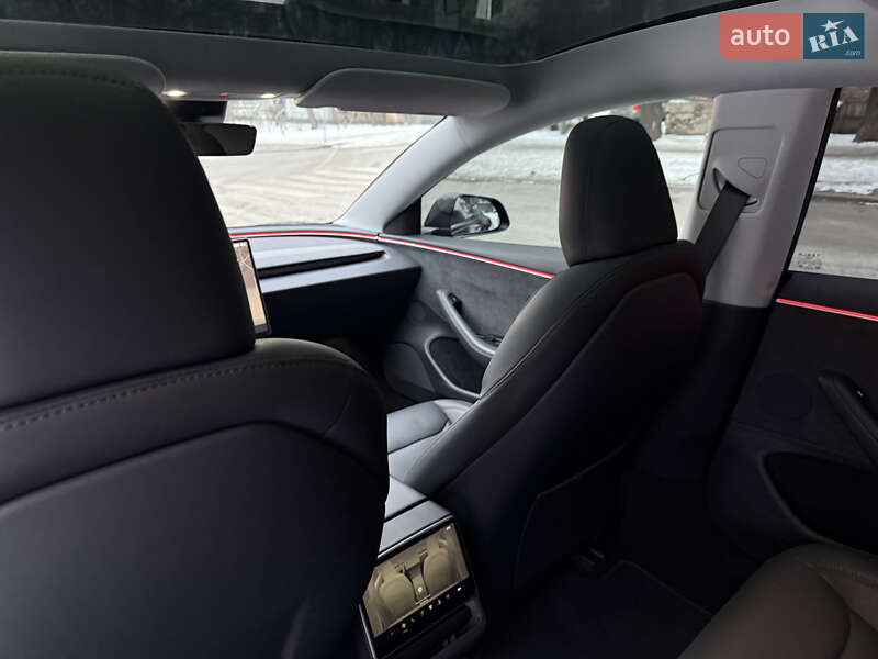 Седан Tesla Model 3 2024 в Києві