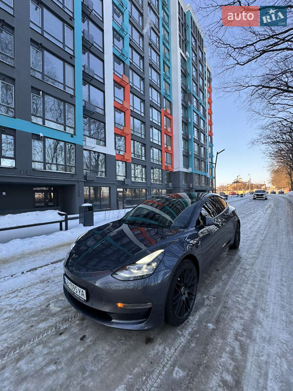 Седан Tesla Model 3 2022 в Чернігові
