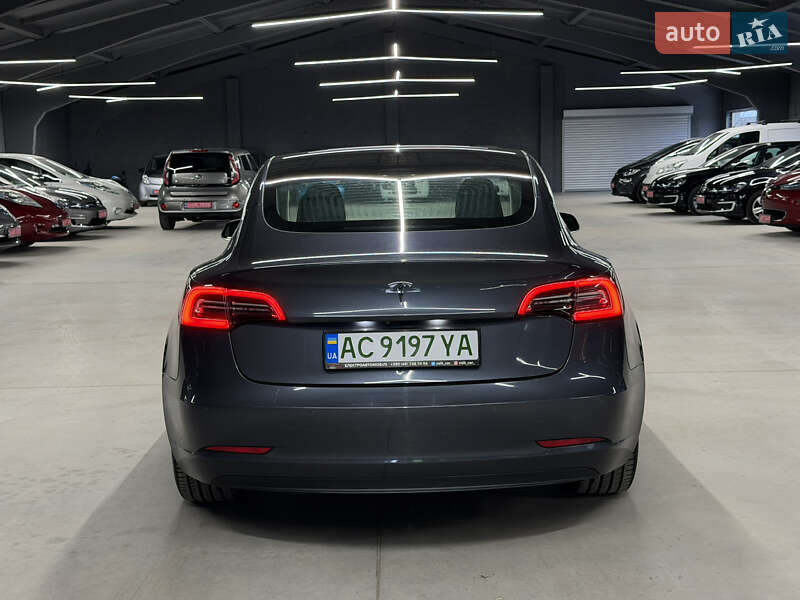 Седан Tesla Model 3 2019 в Володимирі