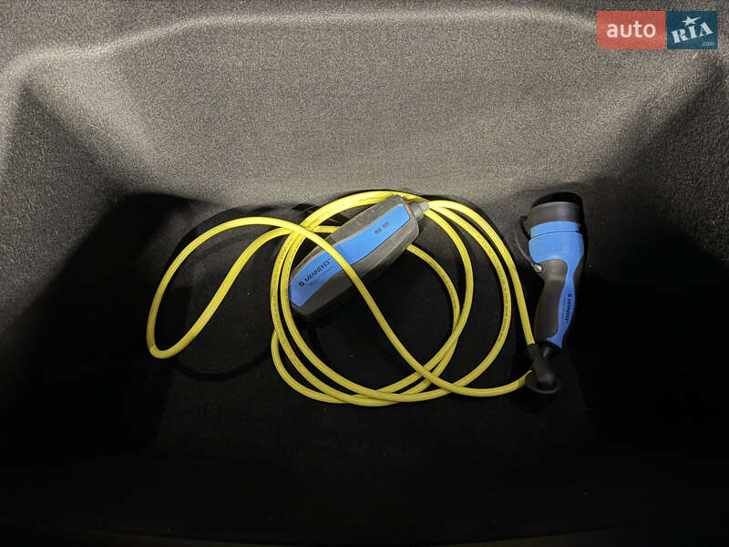 Седан Tesla Model 3 2019 в Володимирі