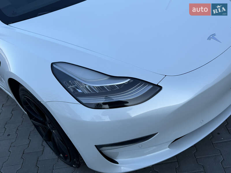 Седан Tesla Model 3 2019 в Ровно