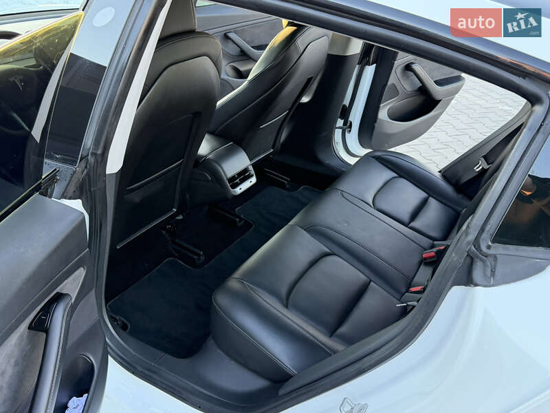 Седан Tesla Model 3 2019 в Ровно