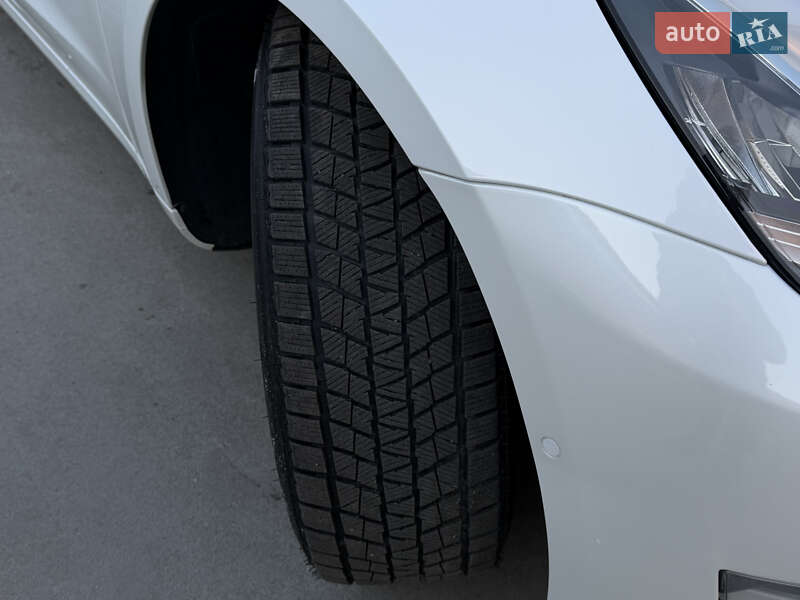 Седан Tesla Model 3 2019 в Ровно