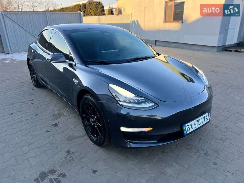 Седан Tesla Model 3 2019 в Луцьку