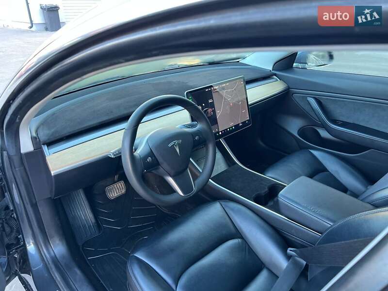 Седан Tesla Model 3 2019 в Луцьку