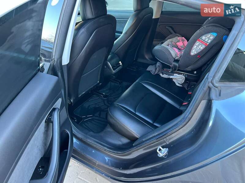 Седан Tesla Model 3 2019 в Луцьку