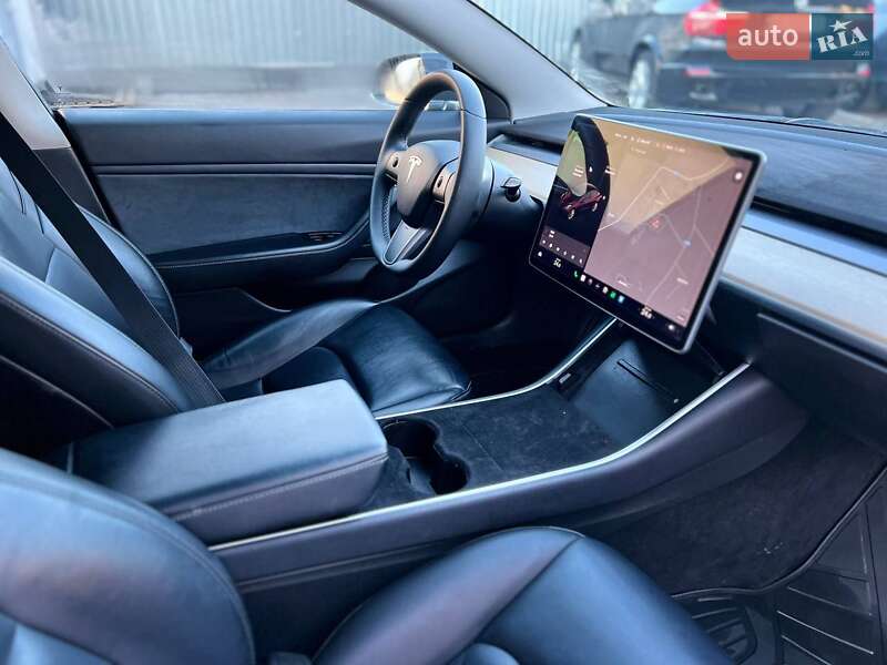Седан Tesla Model 3 2019 в Луцьку