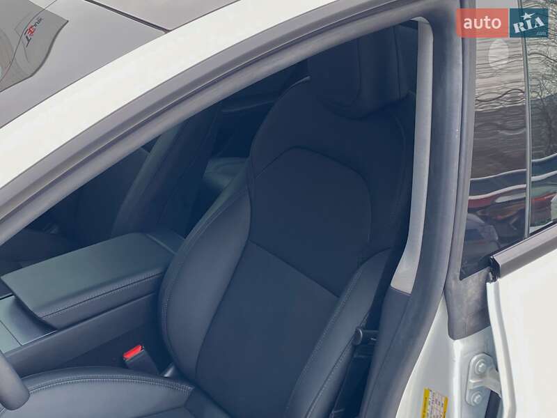 Седан Tesla Model 3 2025 в Києві